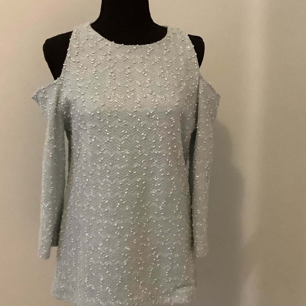 Cold shoulder top by Jennifer Lopez.